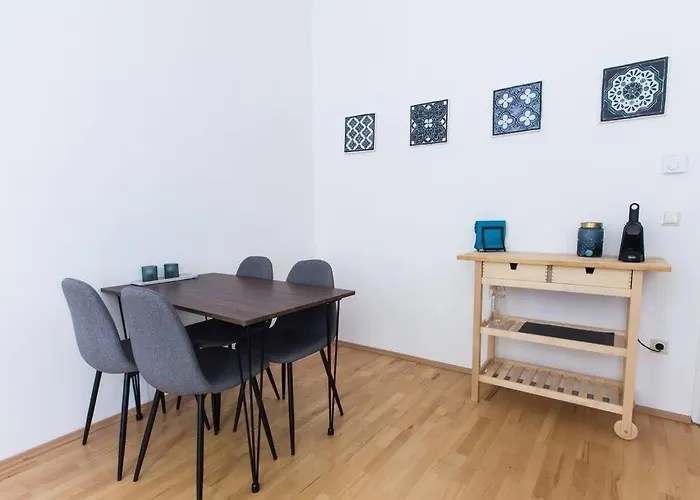 Josef's I Tiny Bird I Uno-city Wien