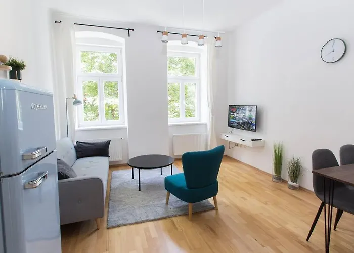 Josef's I Tiny Bird I Uno-city Apartment